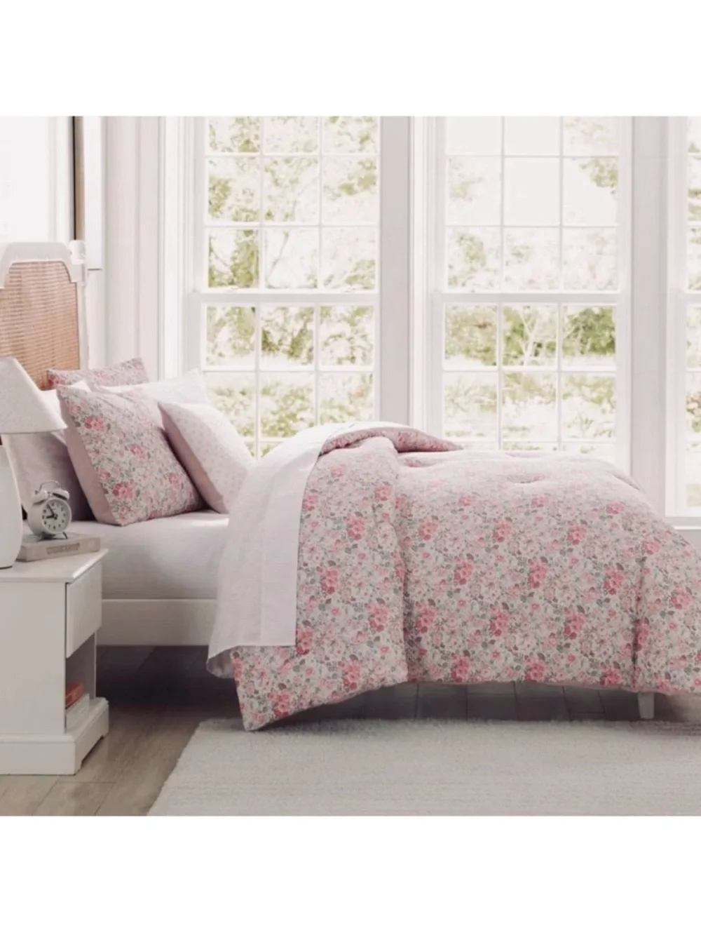 🆕-Laura Ashley Charming 7pc Queen Comforter Set in Pink Floral. Beautiful